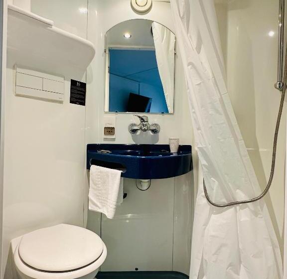 חדר סטנדרט לשלושה, Hôtel Gex