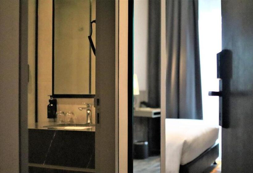 Quarto Familiar, Ksl Esplanade