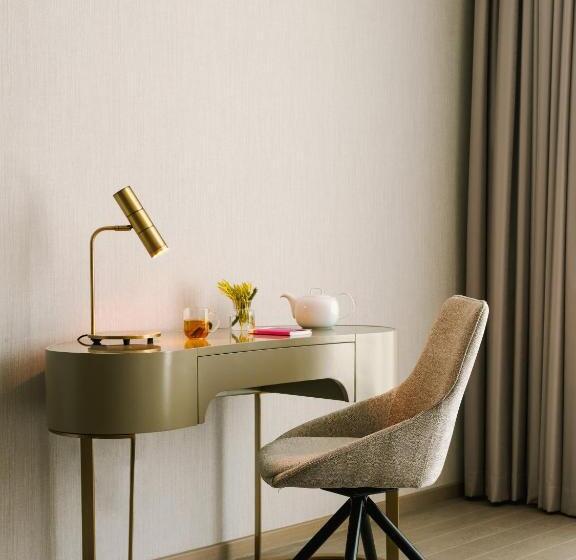 استودیوی سوپریور, Sonder Business Bay