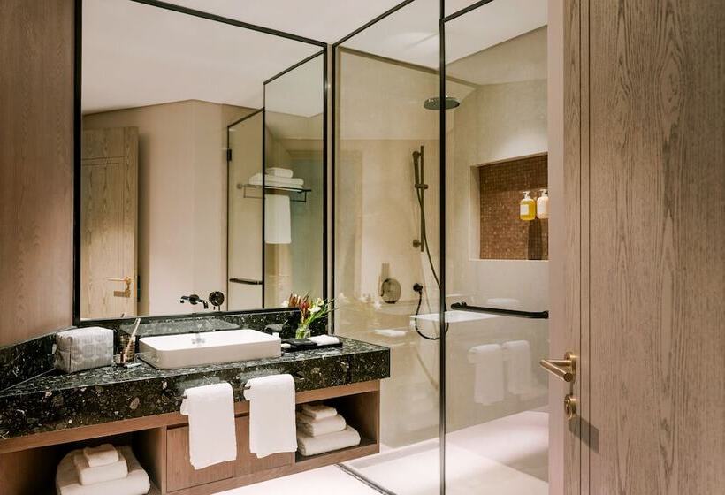 استودیوی سوپریور, Sonder Business Bay