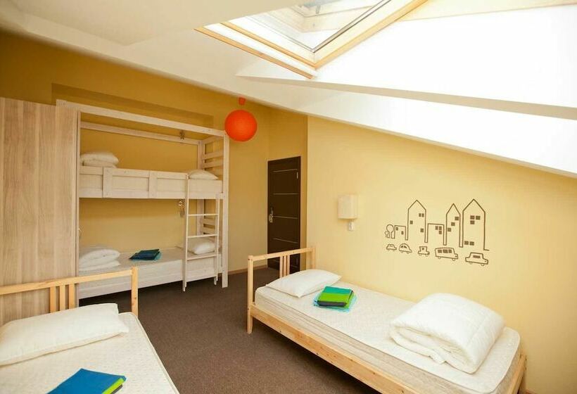 ルームシェアのワンベッド, Central City   Hostel