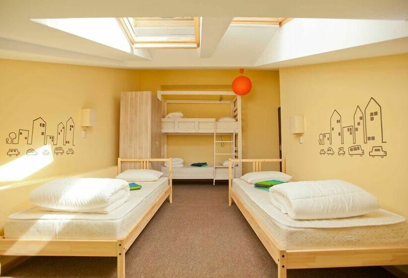 ルームシェアのワンベッド, Central City   Hostel