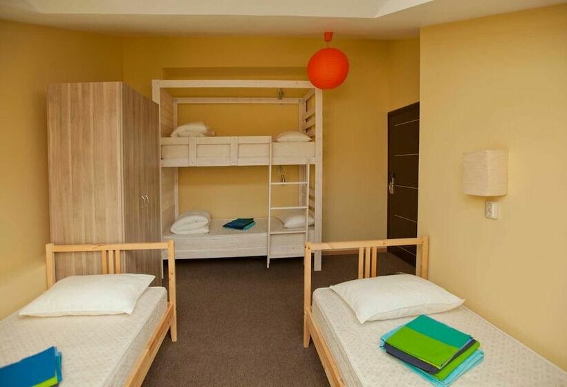 ルームシェアのワンベッド, Central City   Hostel