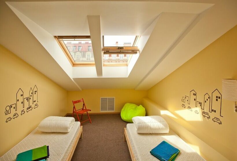 ルームシェアのワンベッド, Central City   Hostel