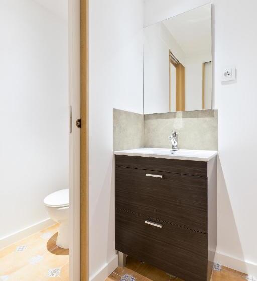 اتاق استاندارد سه نفره, Ant Hostel Barcelona