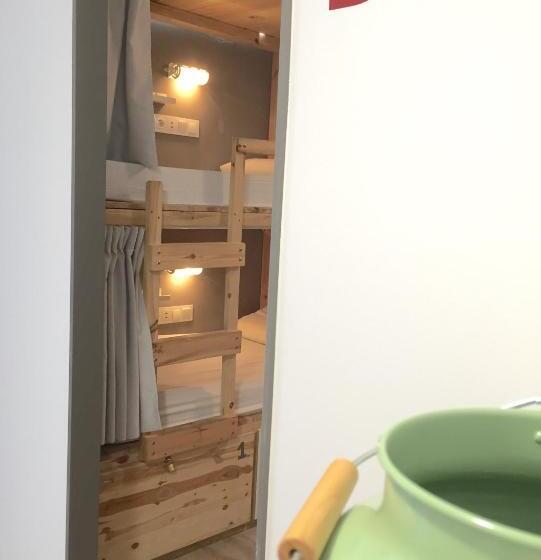 Четырехместный Номер Стандарт, Ant Hostel Barcelona