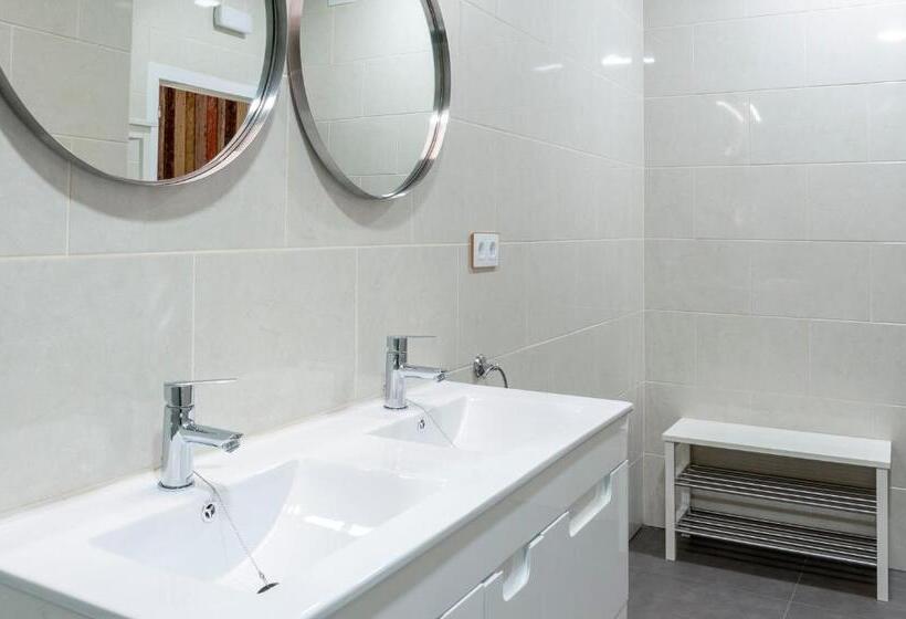 اتاق کلاسیک خانوادگی, Ant Hostel Barcelona