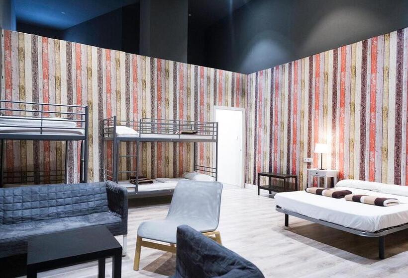 Семейный Номер Классика, Ant Hostel Barcelona