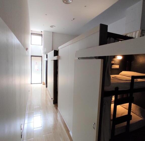 تختخواب در اتاق مشترک, Ant Hostel Barcelona