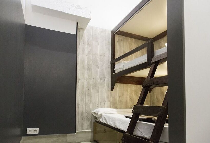 اتاق استاندارد سه نفره, Ant Hostel Barcelona