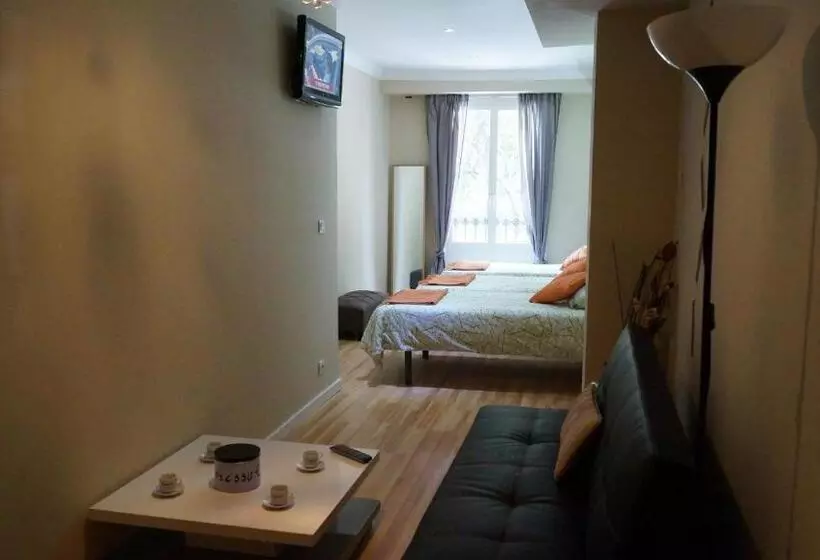 Standard Triple Room with Terrace, Good Home Paseo De Gracia