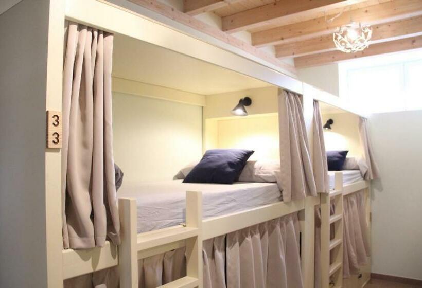 חדר משפחתי, El Albergue De Herrera