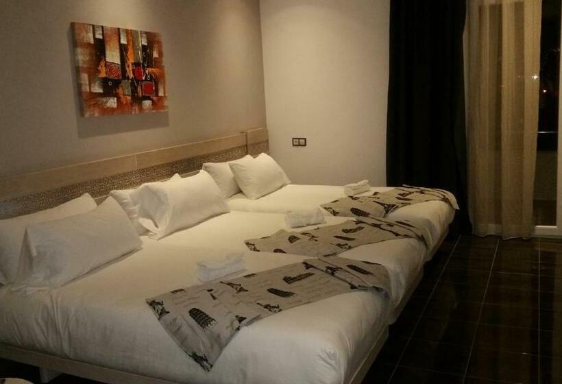 标准三人间, A44