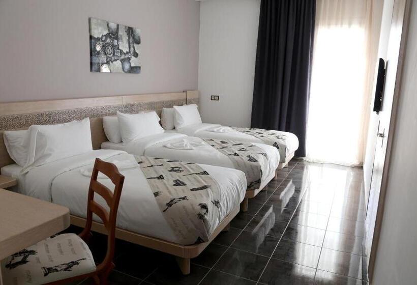 标准三人间, A44