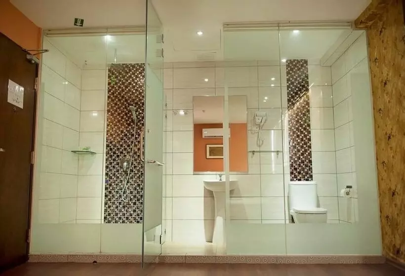 اتاق خانوادگی, Apple Hotel Penang