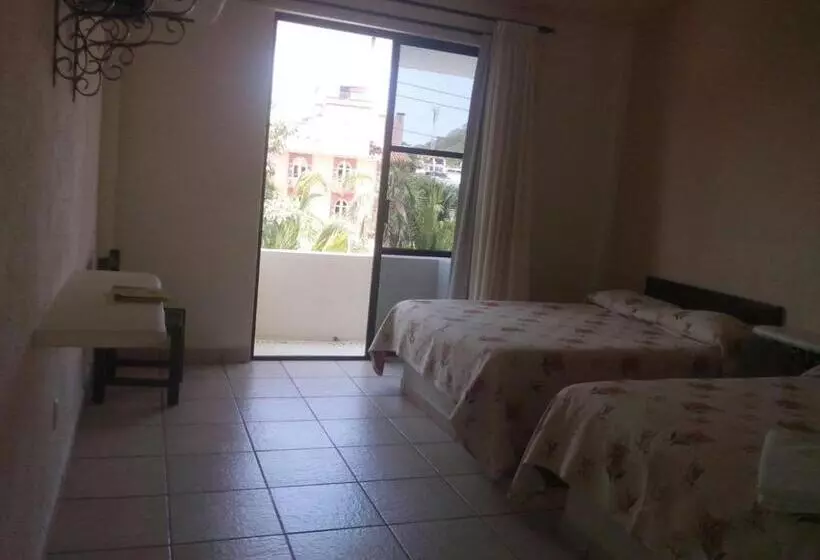 اتاق استاندارد چهار تخته, Balcon Gueela
