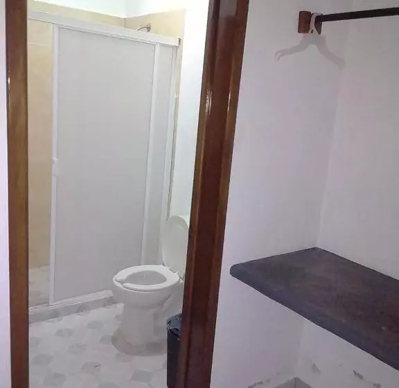 اتاق استاندارد چهار تخته, Balcon Gueela