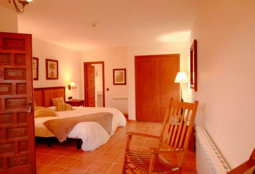 غرفة قياسية, Casona De Navalmedio