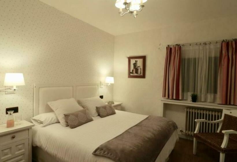 اتاق اکونومی, Casona De Navalmedio