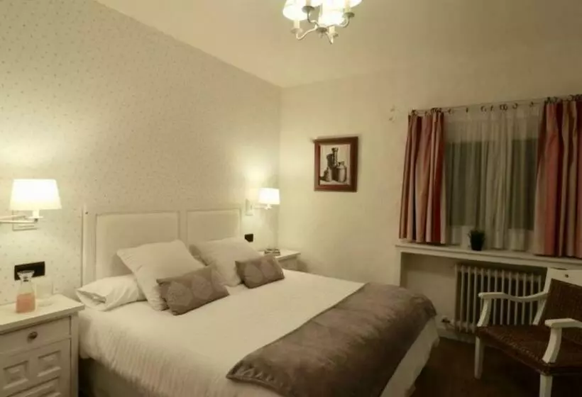 اتاق اکونومی, Casona De Navalmedio