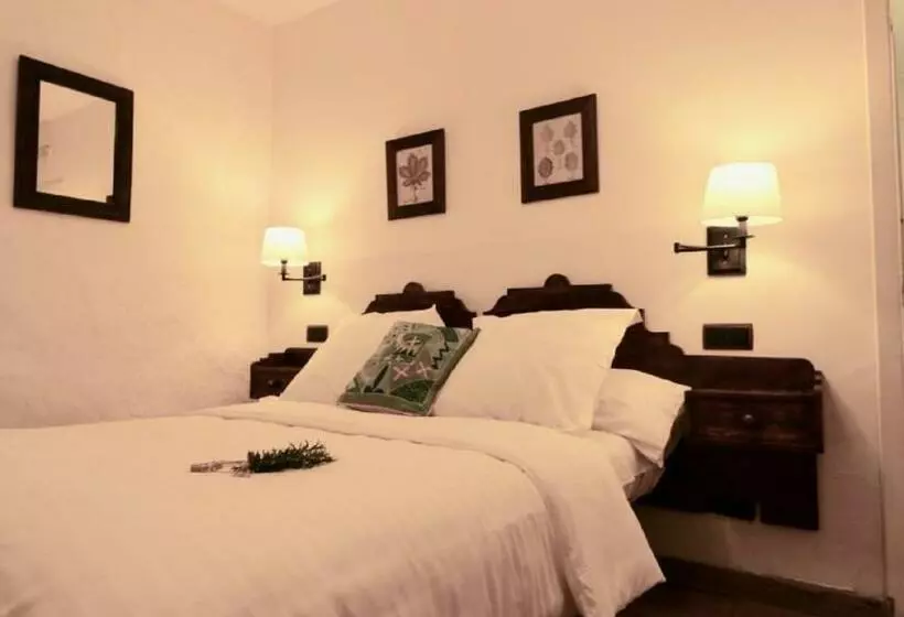 اتاق اکونومی, Casona De Navalmedio