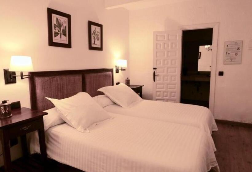 غرفة إقتصادية, Casona De Navalmedio