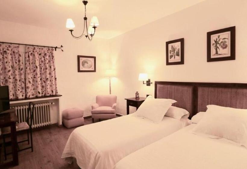 غرفة إقتصادية, Casona De Navalmedio