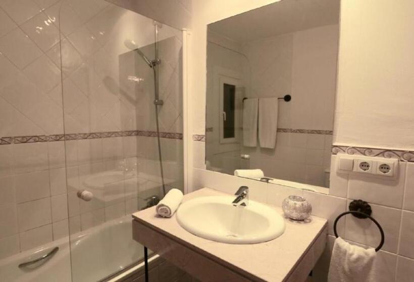 غرفة إقتصادية, Casona De Navalmedio