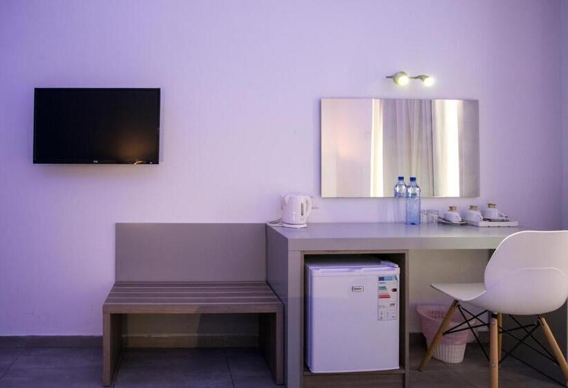 סטודיו אקזקיוטיב, Flora Maria