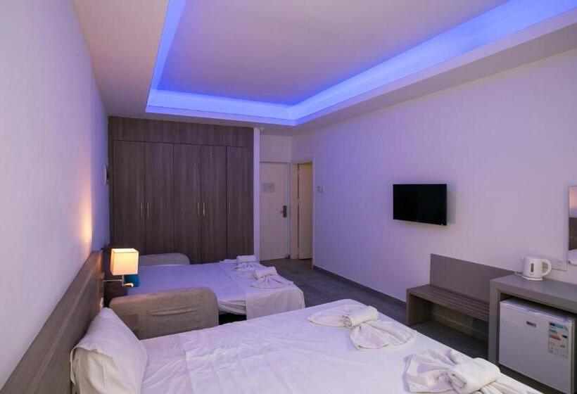 סטודיו אקזקיוטיב, Flora Maria