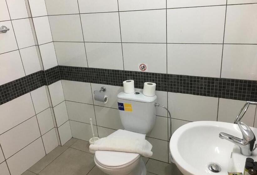 סטודיו אקזקיוטיב, Flora Maria