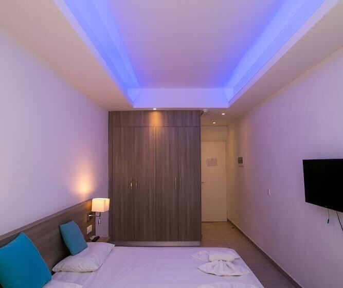 סטודיו אקזקיוטיב, Flora Maria