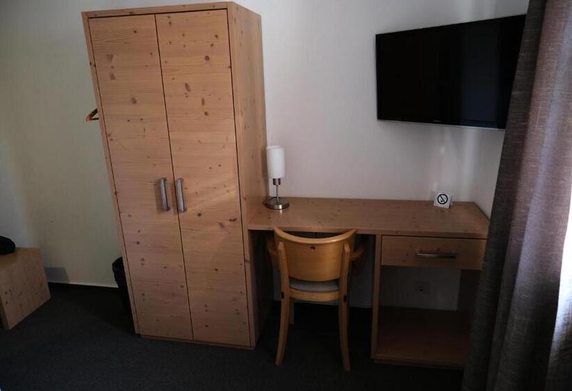 수피리어 싱글 룸, Beim Butz