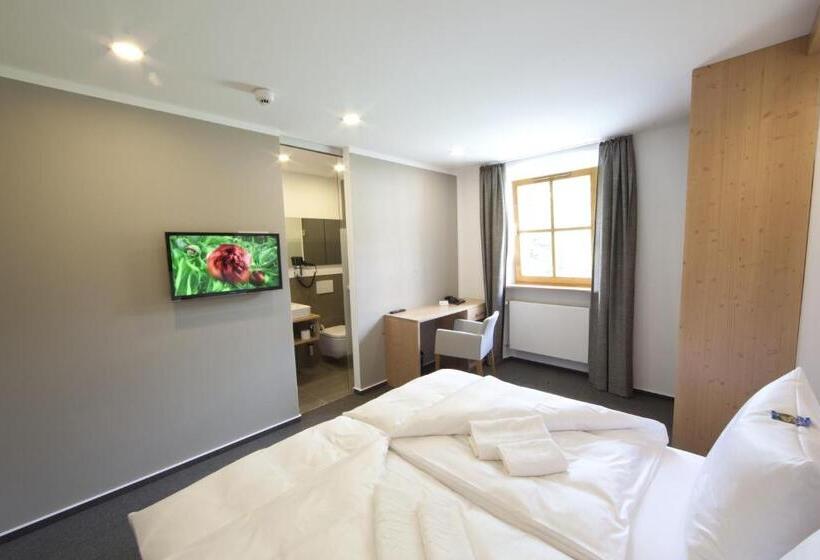 수피리어 룸, Beim Butz