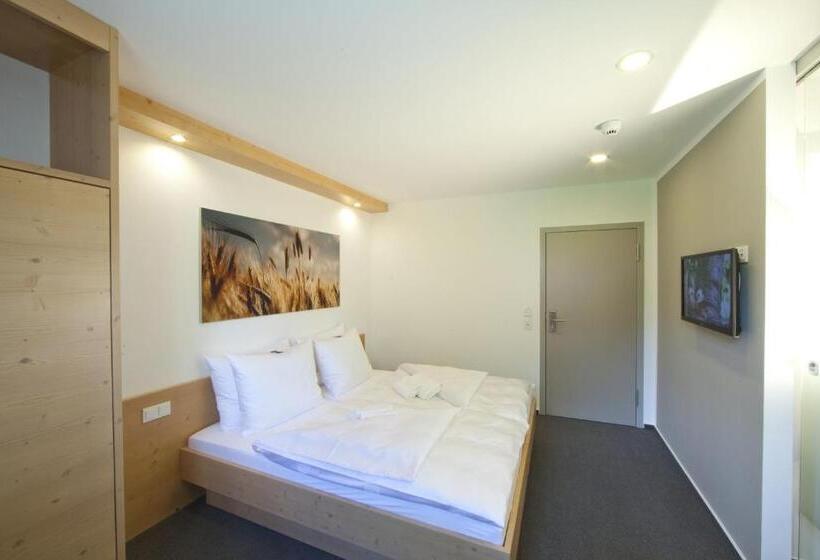 수피리어 룸, Beim Butz