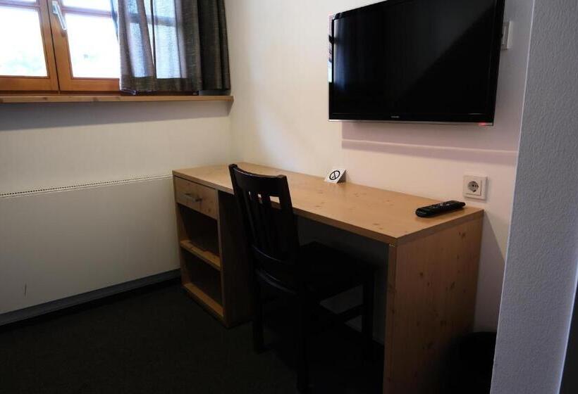 수피리어 트리플 룸, Beim Butz