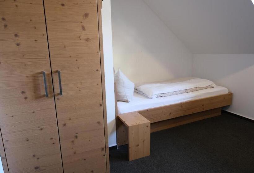 수피리어 트리플 룸, Beim Butz