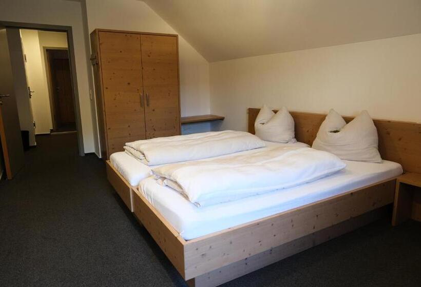 수피리어 트리플 룸, Beim Butz