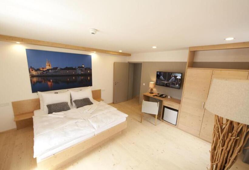 4인용 수피리어 룸, Beim Butz