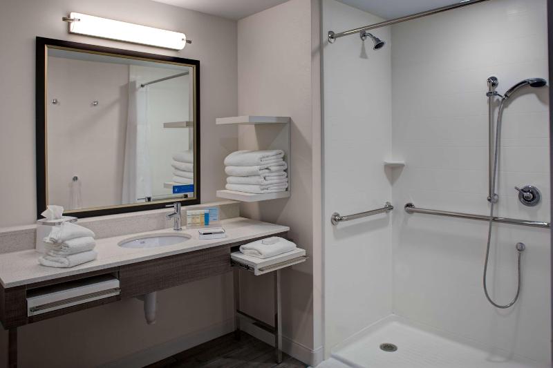 اتاق استاندارد با تخت بزرگ, Indigo Singapore Katong, An Ihg