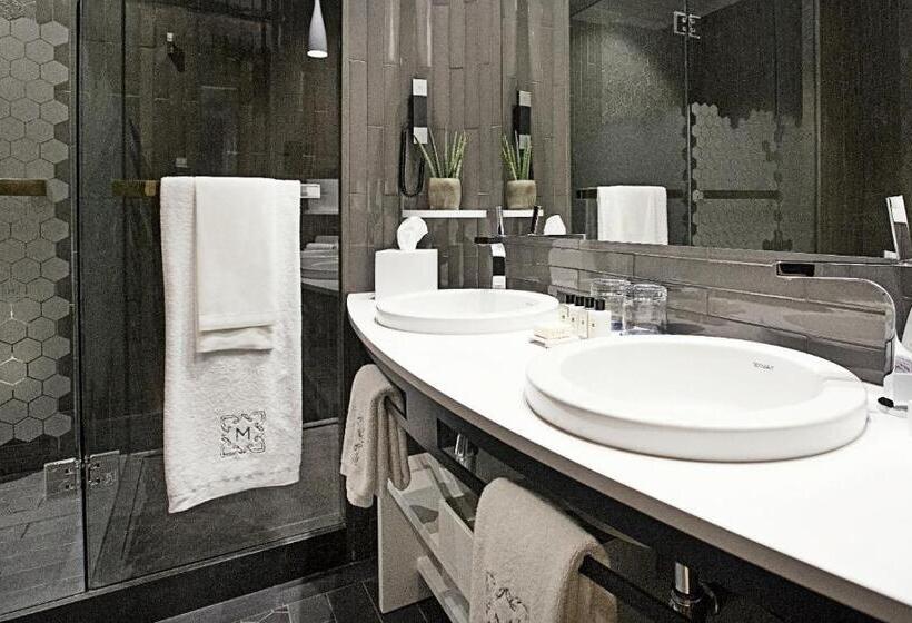 Полулюкс, Monument