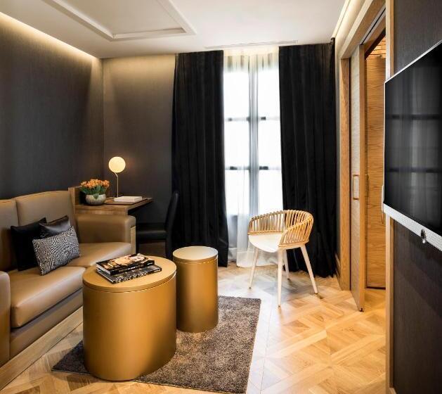 Люкс Вид на Город, Monument