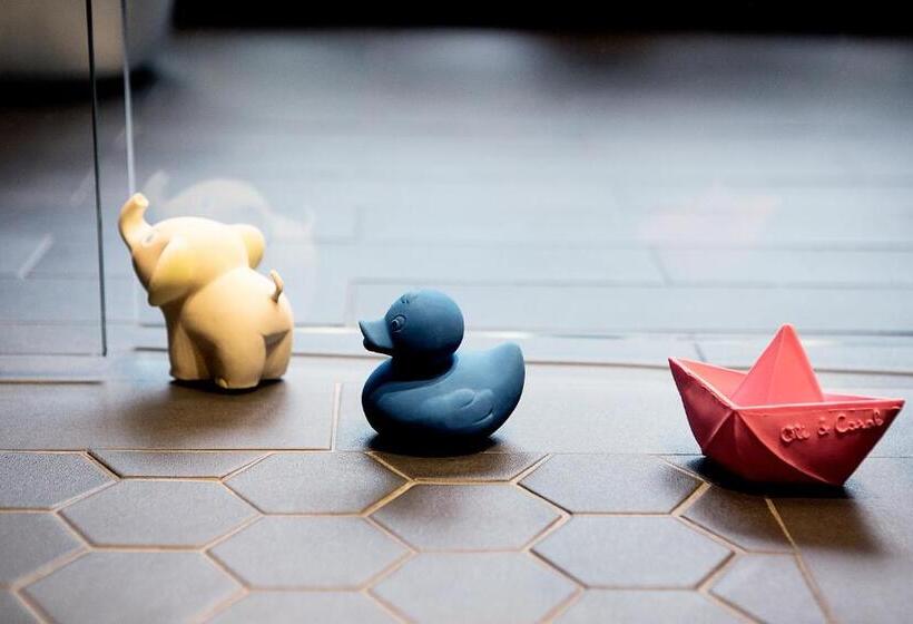 Семейный Номер, Monument