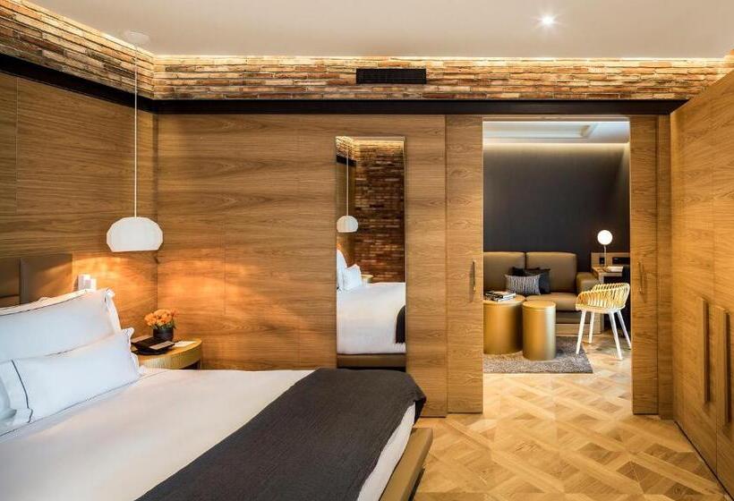 Family Suite, Monument