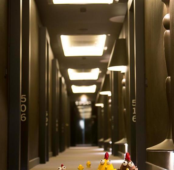 Family Suite, Monument