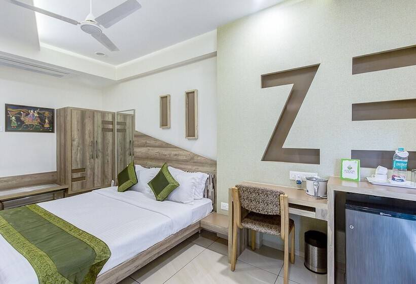 Номер Deluxe, Treebo Daksh Residency