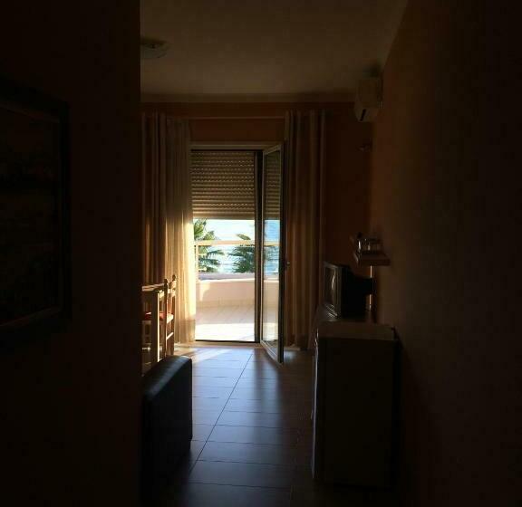 스탠다드 트리플 발코니 룸, Vila Lule