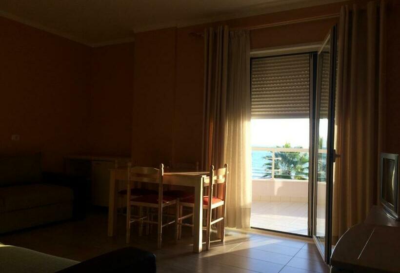 스탠다드 트리플 발코니 룸, Vila Lule