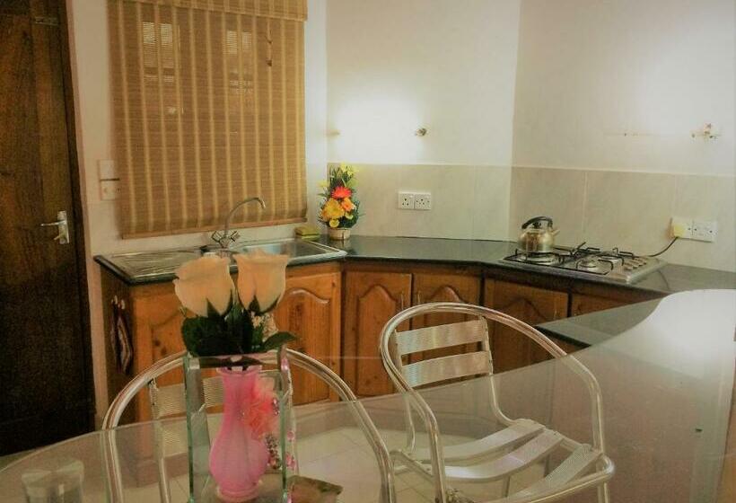 דירת חדר נוף לגינה, Romeo And Juliet Guest House