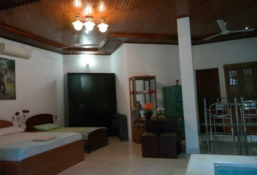 דירת חדר נוף לגינה, Romeo And Juliet Guest House